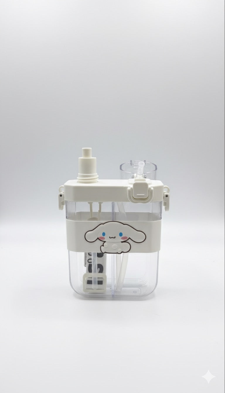  زجاجة مياه سينامورول المزدوجة 2 في 1 | مطارة ماء بقشة وحزام بتصميم شخصية سانريو Edits will apply to all places this file is used across Shopify.